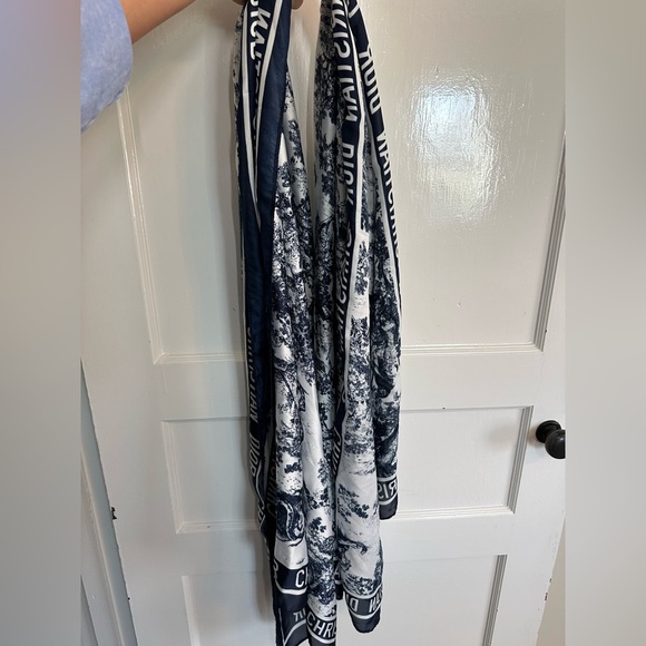 Toile de Jouy 100% Silk Sauvage Scarf - Picture 8 of 8